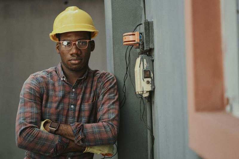 Melbourne Electrical Co electrician on the job